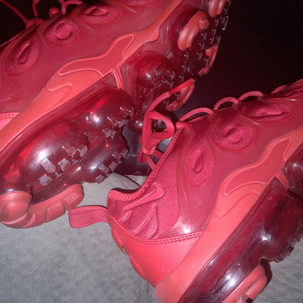 Nike VaporMax Plus in Red